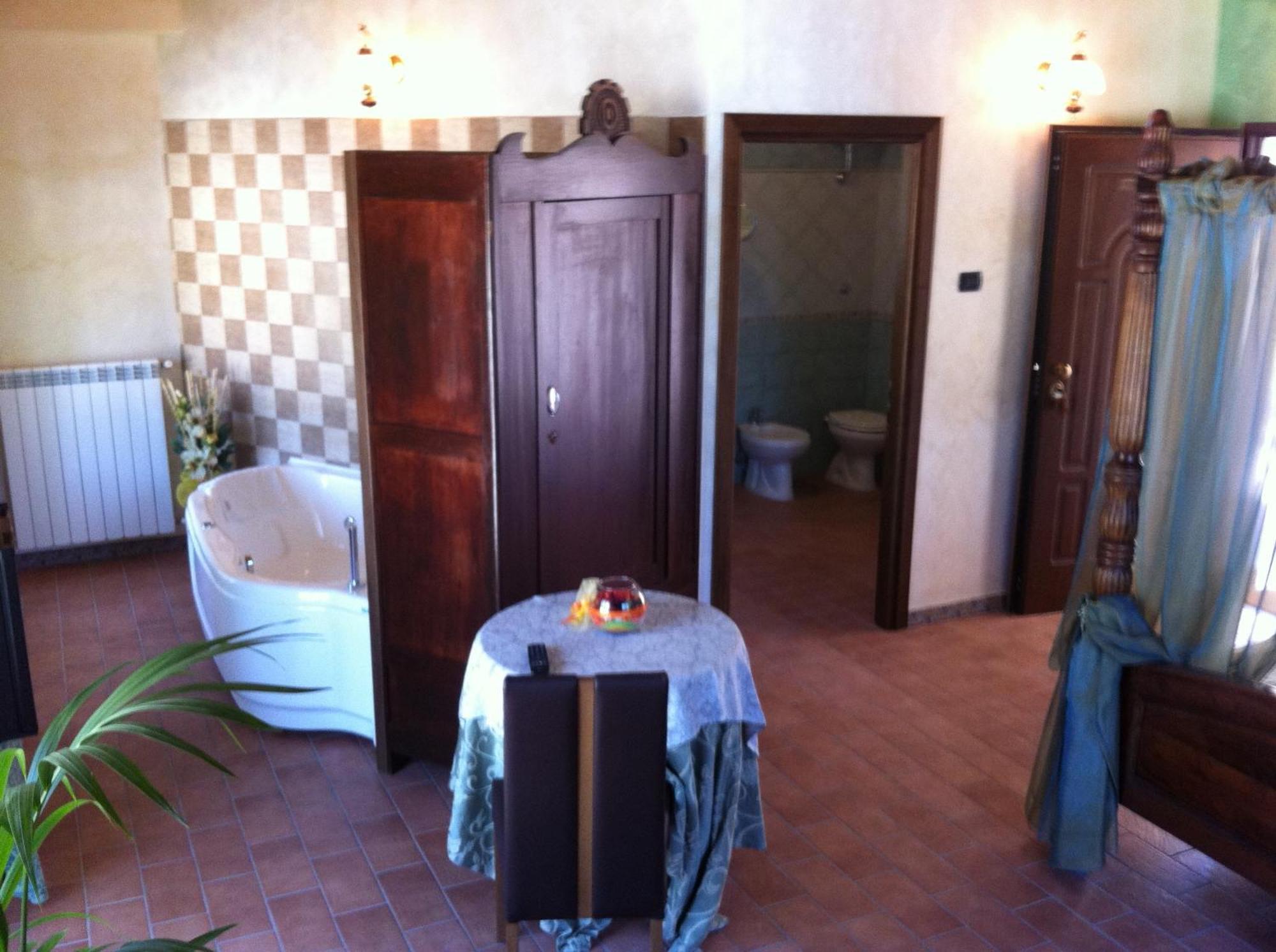 Hotel Il Feudo Dei Pierleoni Celano Δωμάτιο φωτογραφία